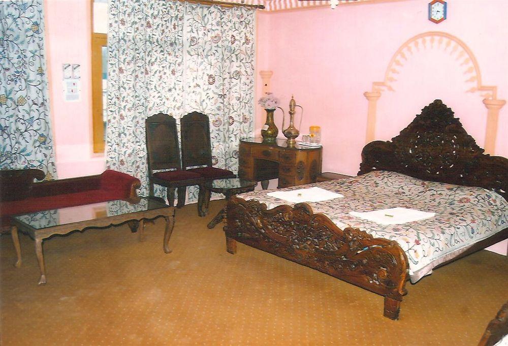 Hotel Zahgeer Continental - Srinagar מראה חיצוני תמונה