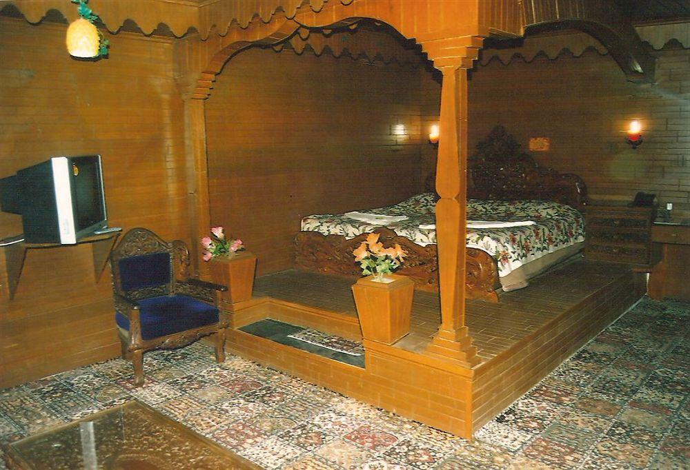 Hotel Zahgeer Continental - Srinagar מראה חיצוני תמונה