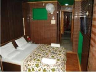 Hotel Zahgeer Continental - Srinagar מראה חיצוני תמונה