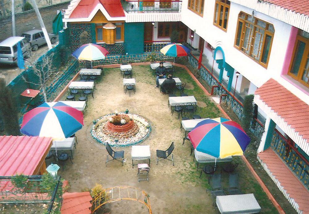 Hotel Zahgeer Continental - Srinagar מראה חיצוני תמונה