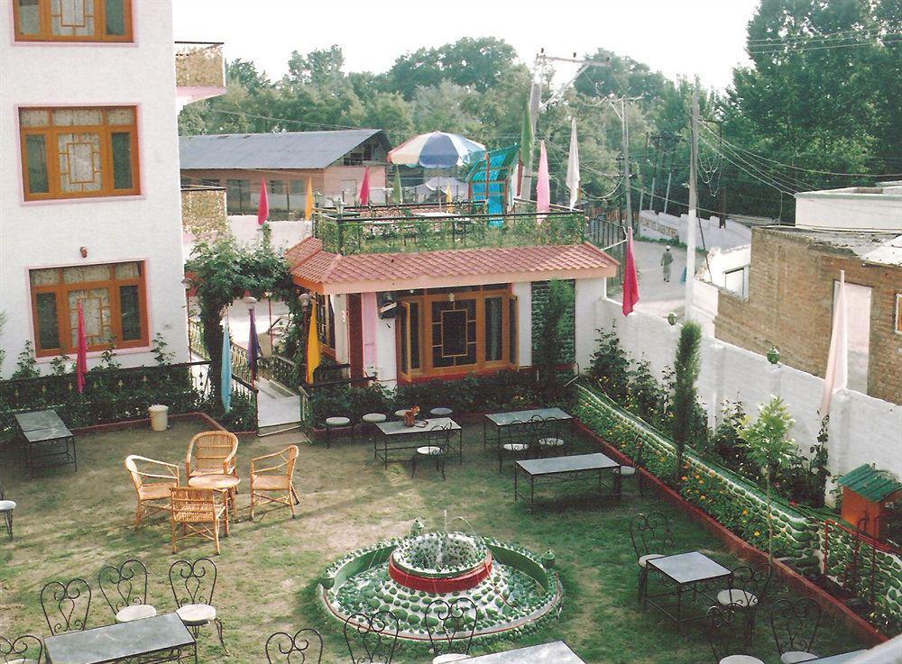 Hotel Zahgeer Continental - Srinagar מראה חיצוני תמונה
